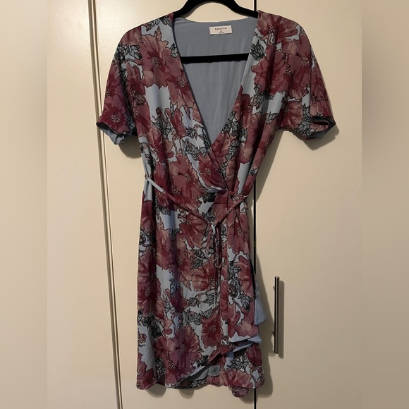 Aritzia Wallace Babaton Floral Wrap Dress Size XS - Picture 3 of 8